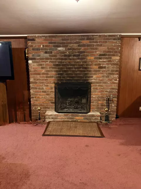 Living - 1602 Beck Dr, Sidney, OH 45365 photo 5 of 7