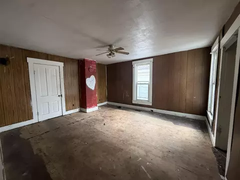 Living - 217-219 N Race St, Springfield, OH 45504 photo 2 of 2
