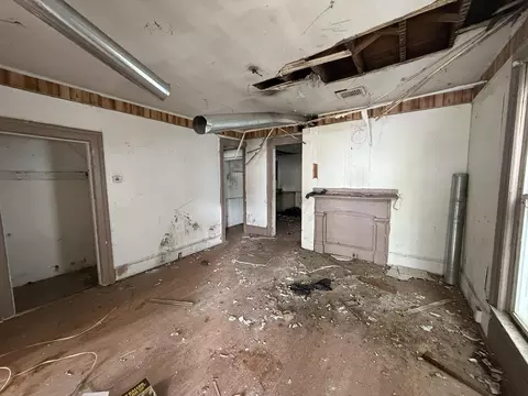 Living - 217-219 N Race St, Springfield, OH 45504 photo 1 of 2