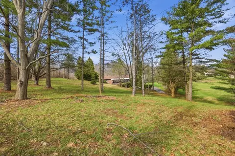 Exterior - 3831 Crescent Hill Rd, Springfield, OH 45502 photo 11 of 11