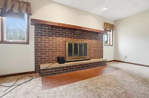Living - 3831 Crescent Hill Rd, Springfield, OH 45502 photo 6 of 6