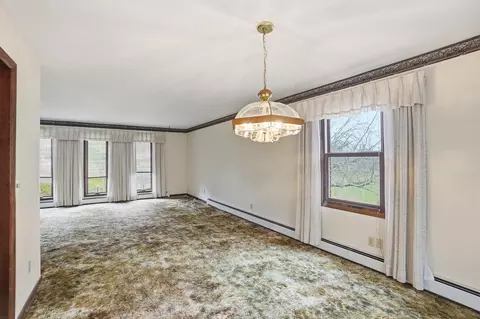 Living - 3831 Crescent Hill Rd, Springfield, OH 45502 photo 3 of 6