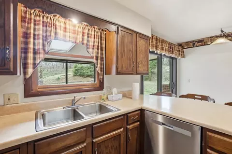 Kitchen - 3831 Crescent Hill Rd, Springfield, OH 45502 photo 5 of 5