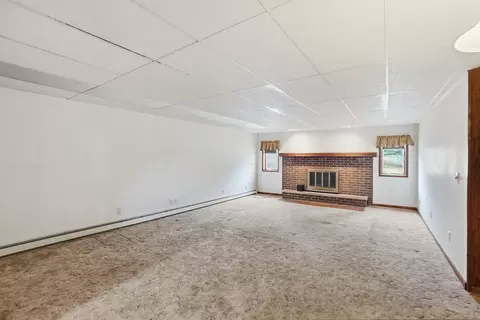 Living - 3831 Crescent Hill Rd, Springfield, OH 45502 photo 4 of 6