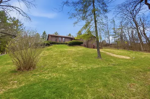 3831 Crescent Hill Rd, Springfield, OH 45502