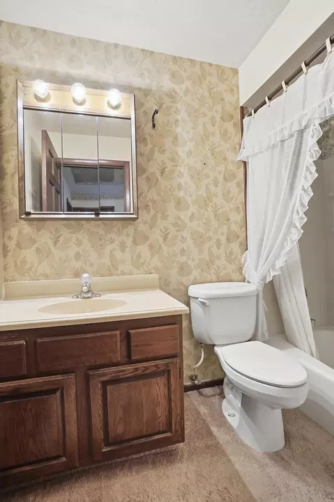 Bath - 3831 Crescent Hill Rd, Springfield, OH 45502 photo 4 of 4