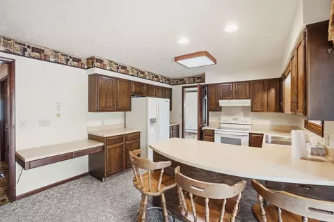 Kitchen - 3831 Crescent Hill Rd, Springfield, OH 45502 photo 2 of 5