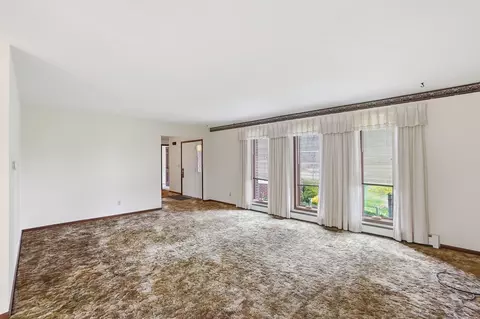 Living - 3831 Crescent Hill Rd, Springfield, OH 45502 photo 2 of 6