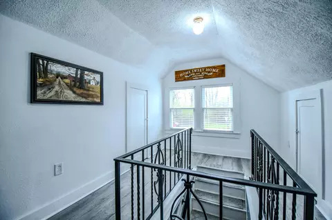 Entry Way - 631 Kramer Rd, Springfield, OH 45505 photo 4 of 6