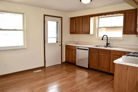 Kitchen - 1644 Delmar Dr, Springfield, OH 45503 photo 2 of 3
