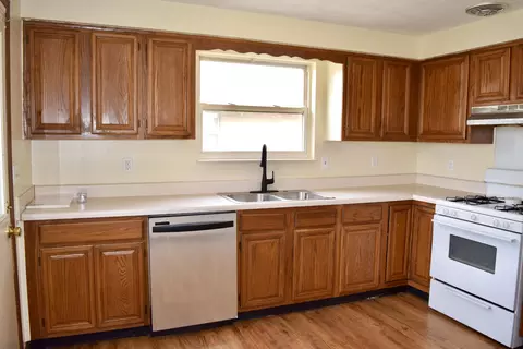 Kitchen - 1644 Delmar Dr, Springfield, OH 45503 photo 3 of 3