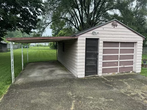 Exterior - 1979 Kenton St, Springfield, OH 45505 photo 5 of 6