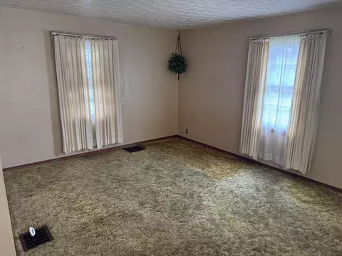 Living - 1979 Kenton St, Springfield, OH 45505 photo 1 of 3