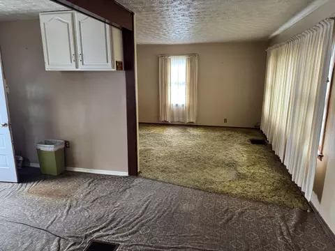 Living - 1979 Kenton St, Springfield, OH 45505 photo 3 of 3