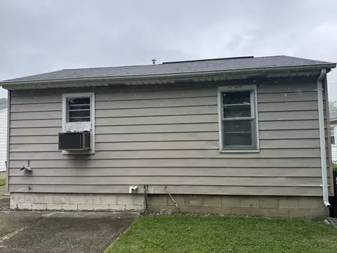 Exterior - 1979 Kenton St, Springfield, OH 45505 photo 4 of 6