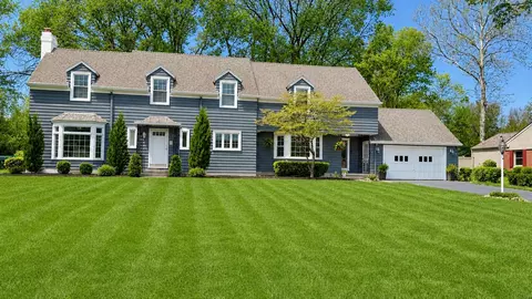 2 Orchard Dr, Piqua, OH 45356