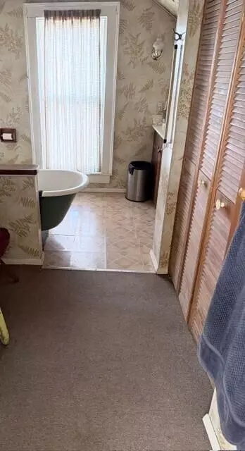 Bath - 230 Rice St, Springfield, OH 45505 photo 1 of 1