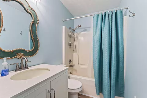 Bath - 4716 Old Clifton Rd, Springfield, OH 45502 photo 4 of 5