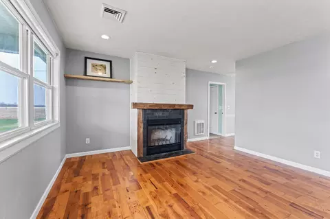 Living - 4716 Old Clifton Rd, Springfield, OH 45502 photo 1 of 3