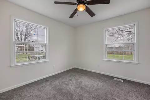 Bedroom - 2037 Gerald Dr, Springfield, OH 45505 photo 4 of 5
