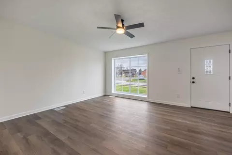 Living - 2037 Gerald Dr, Springfield, OH 45505 photo 3 of 3