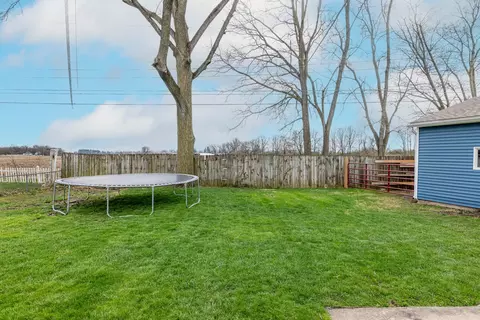 Exterior - 2037 Gerald Dr, Springfield, OH 45505 photo 2 of 5