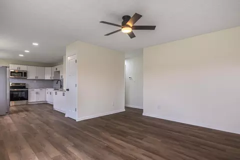 Living - 2037 Gerald Dr, Springfield, OH 45505 photo 2 of 3