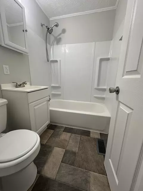 Bath - 1633 N Sweetbriar Ln, Springfield, OH 45505 photo 2 of 2
