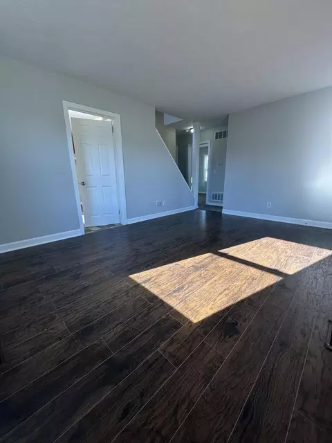 Living - 1633 N Sweetbriar Ln, Springfield, OH 45505 photo 3 of 4