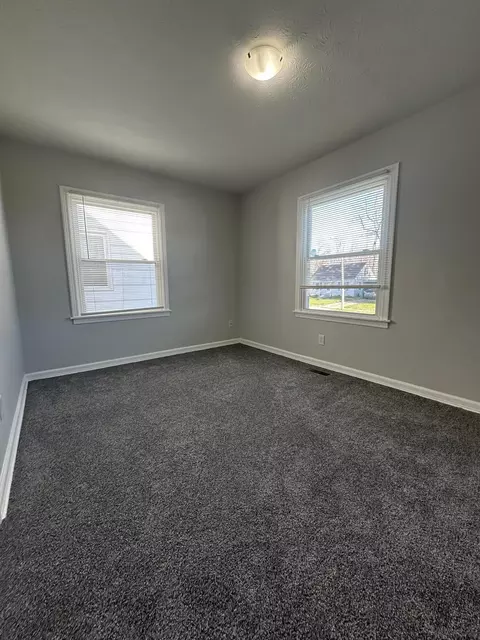 Bedroom - 1633 N Sweetbriar Ln, Springfield, OH 45505 photo 3 of 5