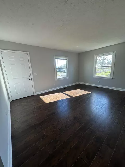Living - 1633 N Sweetbriar Ln, Springfield, OH 45505 photo 2 of 4