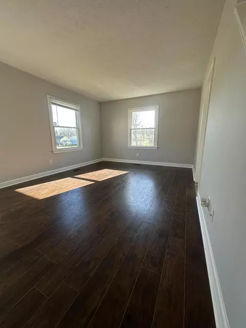Living - 1633 N Sweetbriar Ln, Springfield, OH 45505 photo 4 of 4