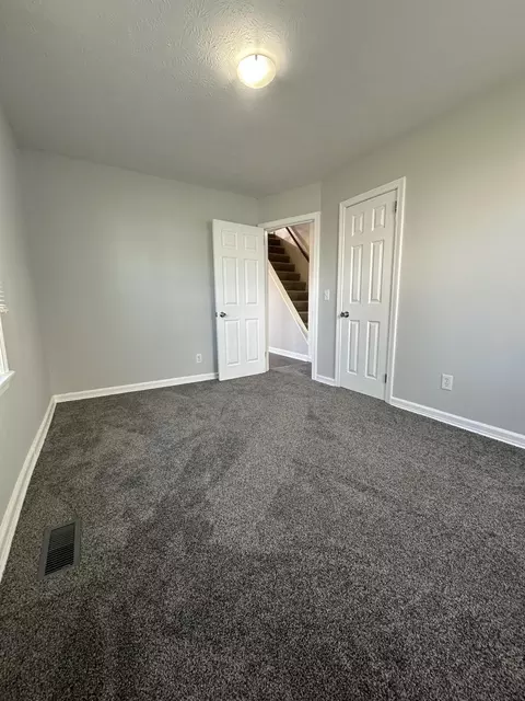 Bedroom - 1633 N Sweetbriar Ln, Springfield, OH 45505 photo 2 of 5