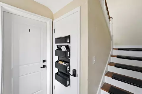 Entry Way - 1806 N Limestone St, Springfield, OH 45503 photo 2 of 5