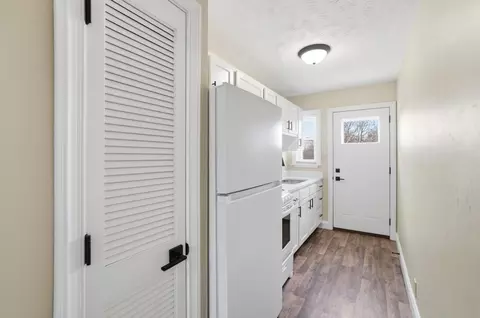 Entry Way - 1806 N Limestone St, Springfield, OH 45503 photo 3 of 5
