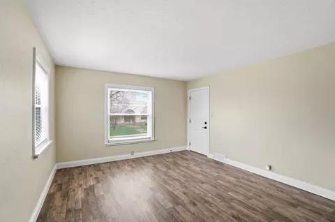 Living - 1806 N Limestone St, Springfield, OH 45503 photo 1 of 3