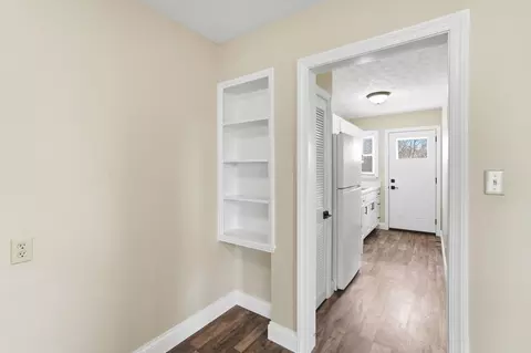 Entry Way - 1806 N Limestone St, Springfield, OH 45503 photo 4 of 5