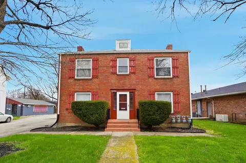Exterior - 1806 N Limestone St, Springfield, OH 45503 photo 3 of 8