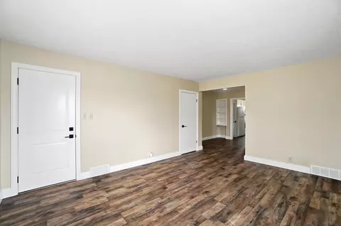 Living - 1806 N Limestone St, Springfield, OH 45503 photo 2 of 3
