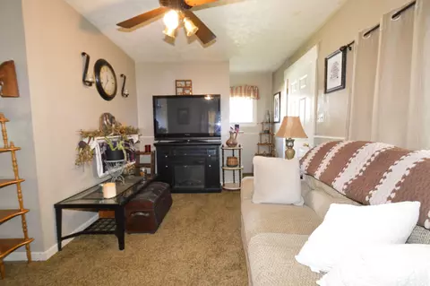 Living - 1417 Kenton St, Springfield, OH 45505 photo 3 of 4