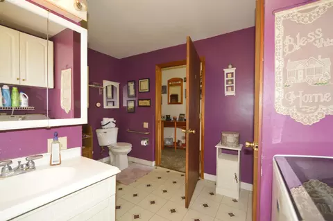 Bath - 1417 Kenton St, Springfield, OH 45505 photo 2 of 4