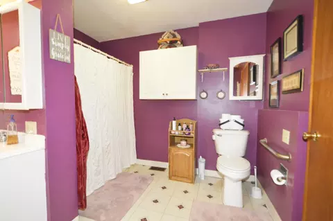 Bath - 1417 Kenton St, Springfield, OH 45505 photo 1 of 4