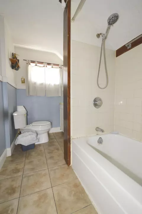 Bath - 1417 Kenton St, Springfield, OH 45505 photo 3 of 4