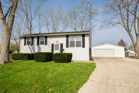 489 Caldwell Cir, New Carlisle, OH 45344