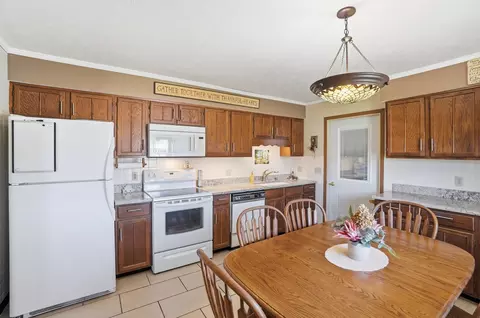 Kitchen - 1039 Bradford Dr, Springfield, OH 45503 photo 2 of 2