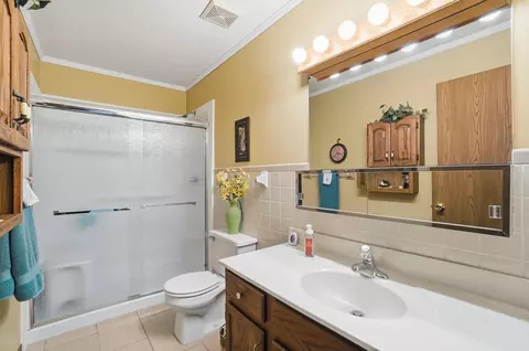 Bath - 1039 Bradford Dr, Springfield, OH 45503 photo 1 of 2