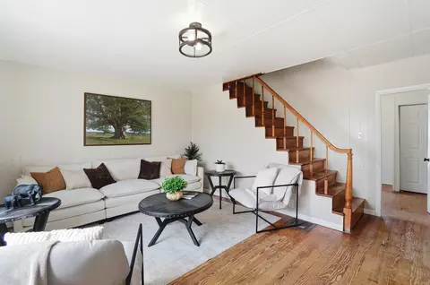 Living - 3016 Old Springfield Rd, Springfield, OH 45502 photo 2 of 3