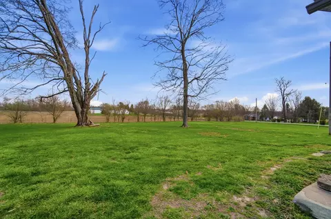 Exterior - 3016 Old Springfield Rd, Springfield, OH 45502 photo 6 of 10