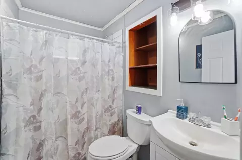 Bath - 3016 Old Springfield Rd, Springfield, OH 45502 photo 1 of 1