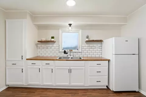 Kitchen - 3016 Old Springfield Rd, Springfield, OH 45502 photo 3 of 3